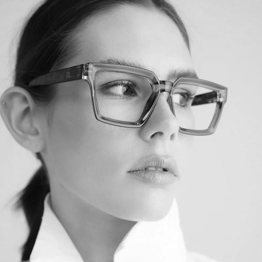 Cómo proteger tu piel de la luz azul de pantallas con cosmética natural