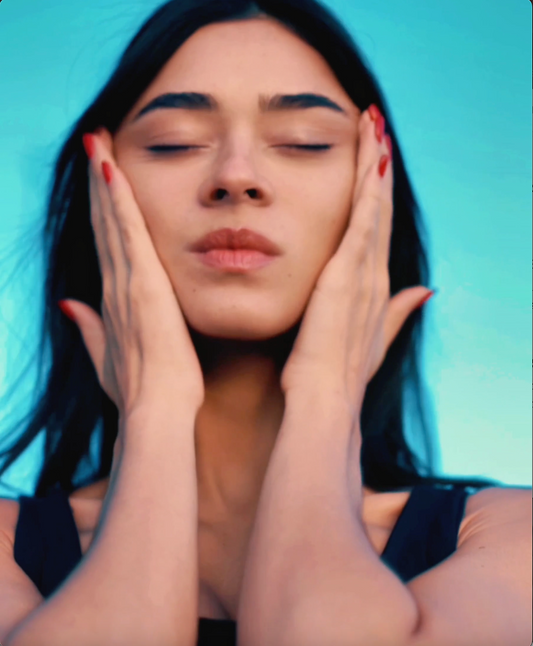 Aceite para la Cara Multiuso: Un Solo Producto, Tres Beneficios