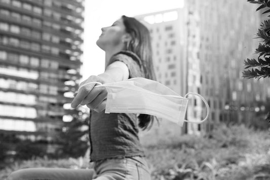 ¿Cómo afecta la contaminación urbana a tu piel y cómo protegerla naturalmente?