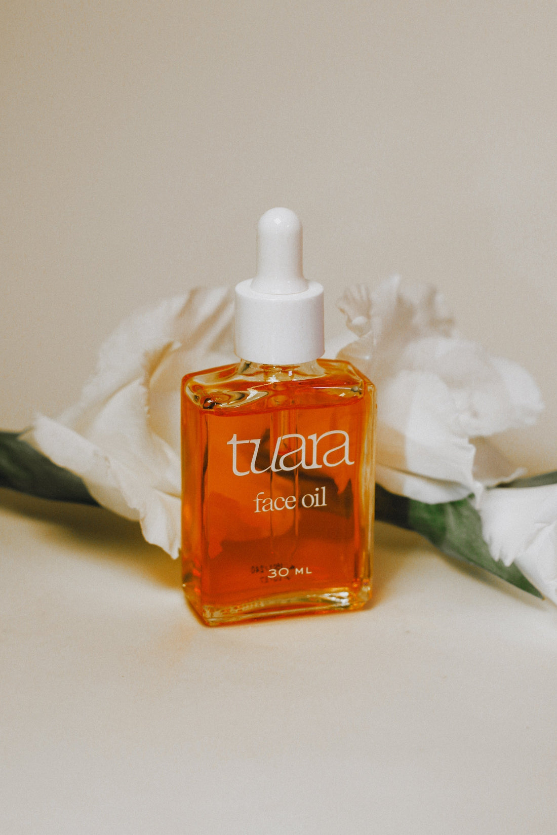 Aceite Facial Natural Glow de Tuara: El Elixir Natural para una Piel Radiante y Rejuvenecida